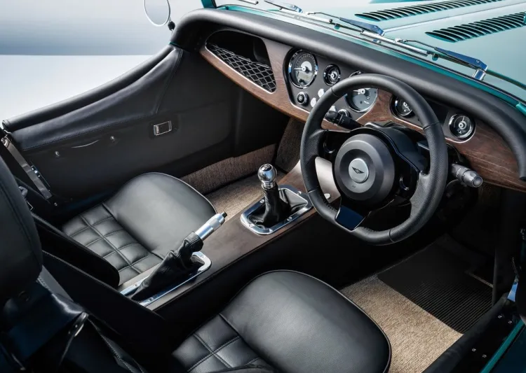 التصميم الكلاسيكي الرائع Morgan Plus Four  بتكنولوجيا القرن الحادي والعشرين