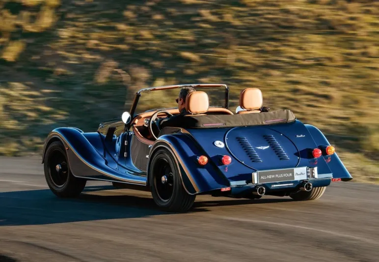 التصميم الكلاسيكي الرائع Morgan Plus Four  بتكنولوجيا القرن الحادي والعشرين