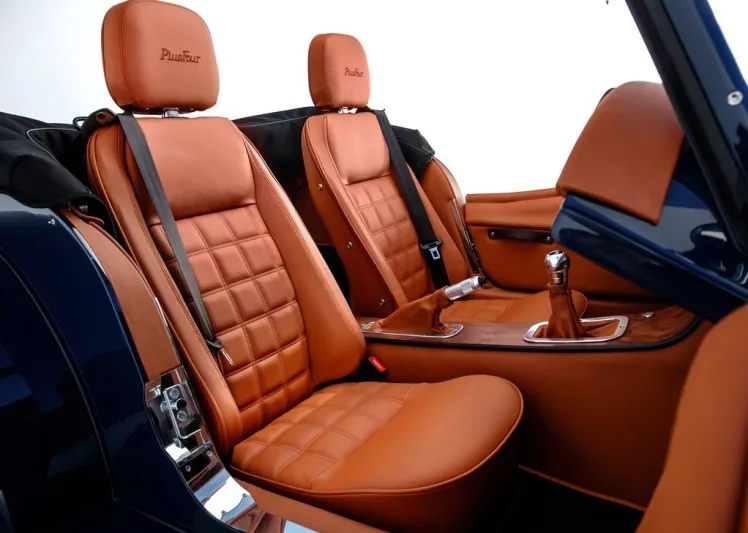 التصميم الكلاسيكي الرائع Morgan Plus Four  بتكنولوجيا القرن الحادي والعشرين