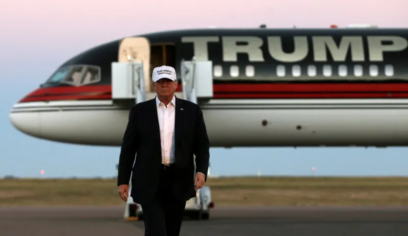 جمجمة ديناصور وفيلا للكلب.. أغرب المقتنيات التي اشتراها المشاهير والأثرياء 