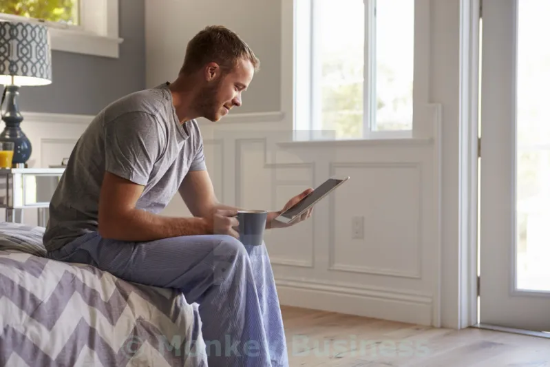 ارتداء البيجامة طوال اليوم يهدد صحتك العقلية والنفسية!