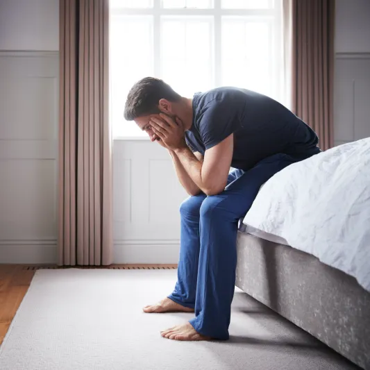 ارتداء البيجامة طوال اليوم يهدد صحتك العقلية والنفسية!