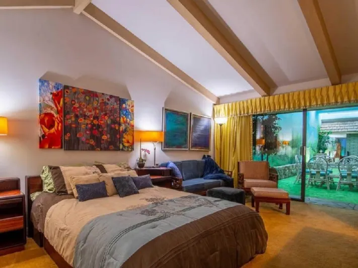 أسفله عالم سري..منزل صغير للبيع مقابل 18 مليون دولار!