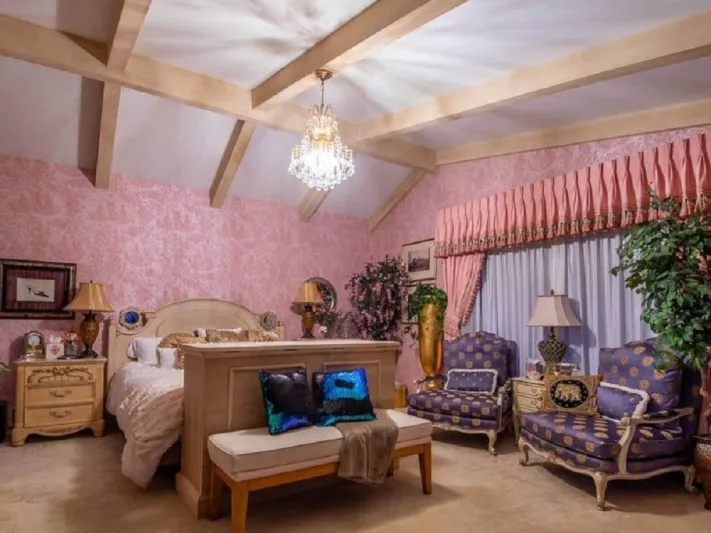 أسفله عالم سري..منزل صغير للبيع مقابل 18 مليون دولار!