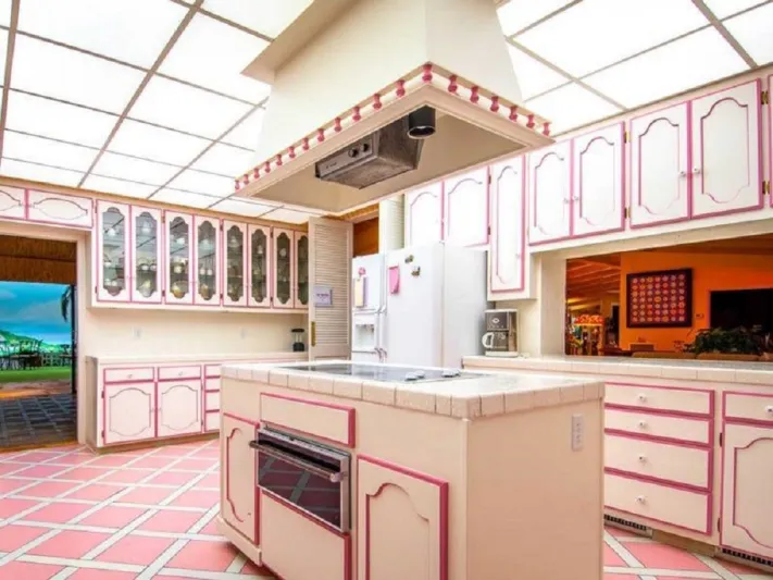 أسفله عالم سري..منزل صغير للبيع مقابل 18 مليون دولار!