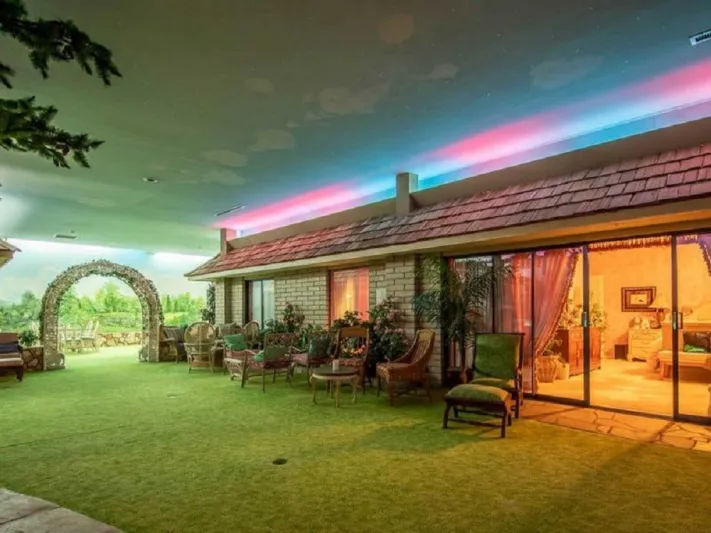 أسفله عالم سري..منزل صغير للبيع مقابل 18 مليون دولار!