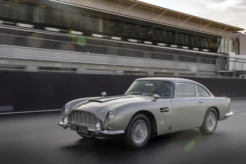 "الرجل" تشارك في قيادتها على المضمار: سيارات فيلم جيمس بوند الجديد "لا وقت للموت"