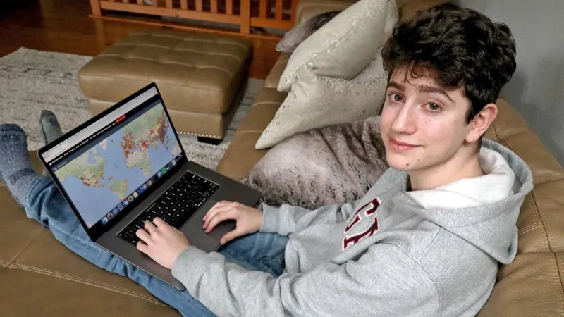 كافح "كورونا" بالبرمجة.. أفي شيفمان وموقعه الإلكتروني يحصدان شهرة عالمية