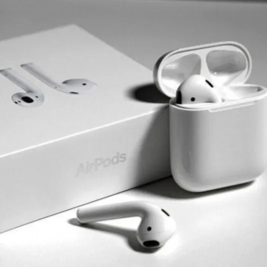أبل تكشف مميزات جديدة لسماعات AirPods الذكية (فيديو)
