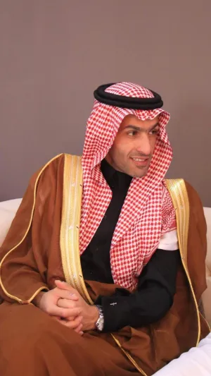 رائد الأعمال حاتم البلوي.. ابن القريات بدأ حارساً في مستشفى وانتهى مديراً في اليونسكو