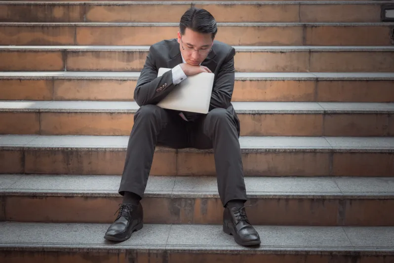 دليل التعامل مع الخسارة: ماذا تفعل بعد تسريحك من العمل؟