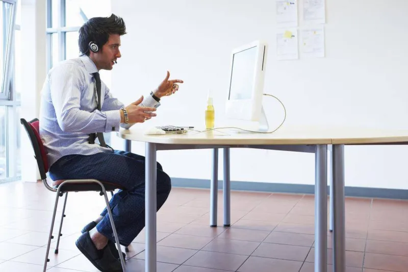 كيف تتعامل باحترافية مع مقابلة عمل عبر الإنترنت؟