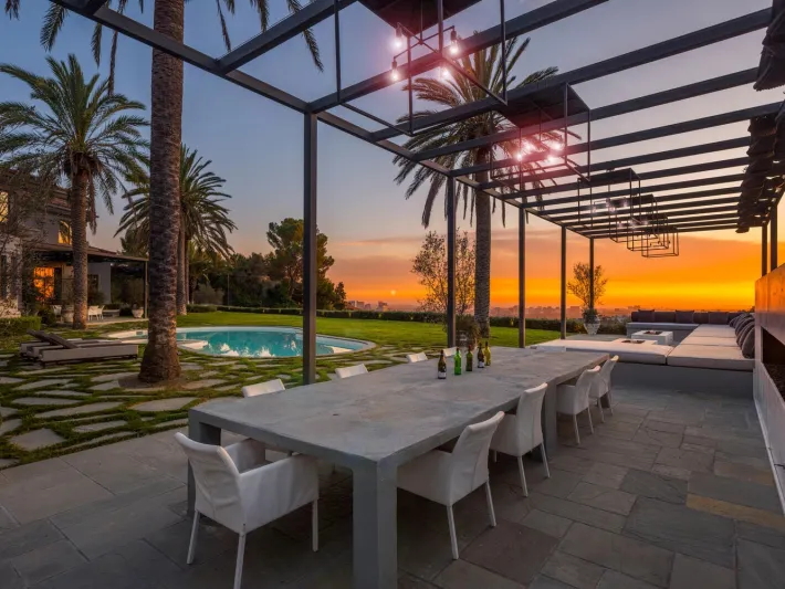 استأجرته كايلي جينر.. إماراتي يشتري قصرًا فخمًا في لوس أنجلوس 