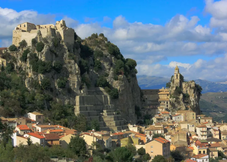 عطلة مجانية.. بلدة إيطالية تتيح منازل فاخرة للإقامة لمدة أسبوع