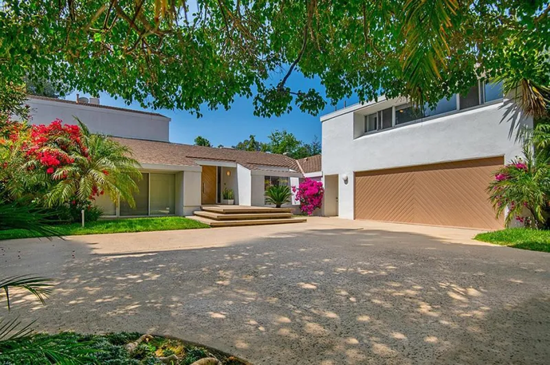 بقيمة 9.5 مليون دولار..شاهد منزل أديل الفاخر بلمسات راقية 