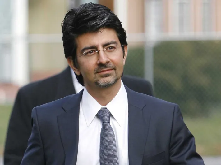 بيير أوميديار.. كيف تسببت قصة حب في ظهور موقع eBay ؟