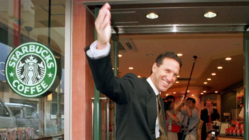 هوارد شولتز.. مؤسس ستارباكس الذي أحدث ثورة في صناعة القهوة بالعالم 