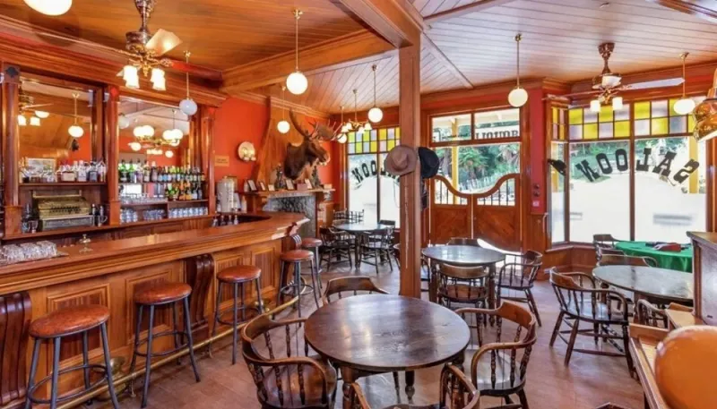 تضم 10 بنايات.. بلدة صغيرة في نيوزيلندا للبيع مقابل 11 مليون دولار«فيديو»