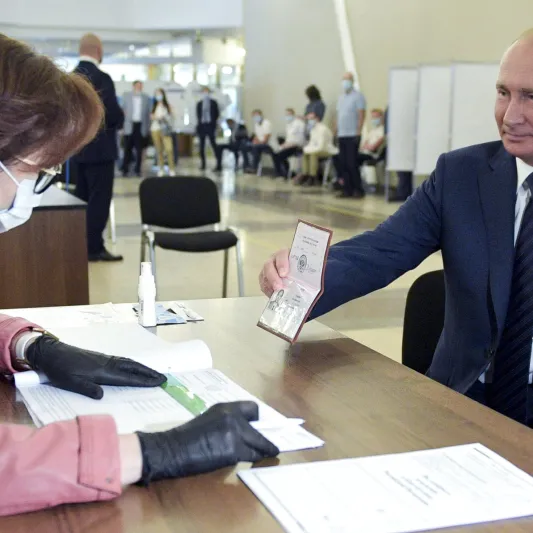 بأغلبية ساحقة.. فلاديمير بوتين رئيسًا لروسيا حتى عام 2036