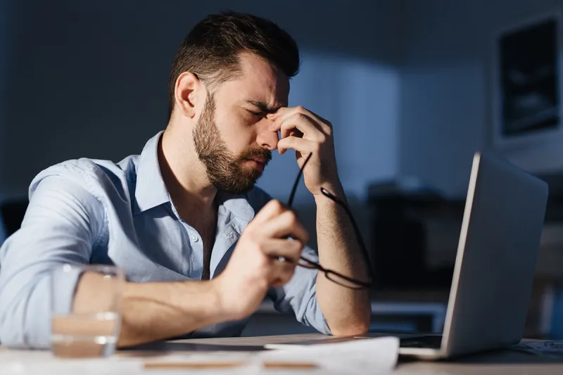 في أقل من دقيقة.. تمرين بسيط يخلصك من إجهاد العين