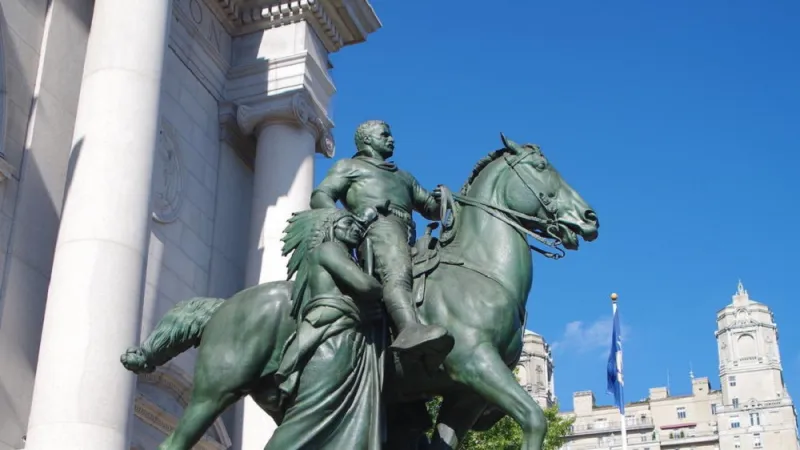 ملياردير روسي يرغب بشراء تماثيل تاريخية بأمريكا.. ما السر؟