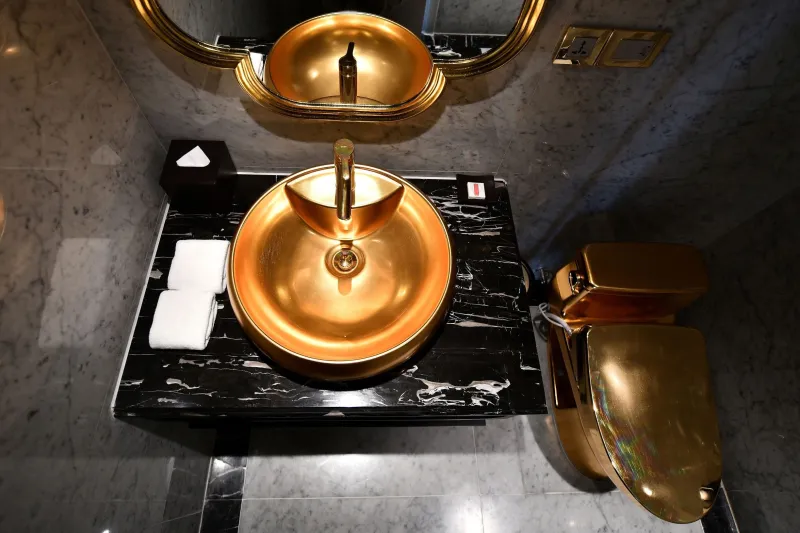 أول فندق مطلي بالذهب في العالم.. وسعر قياسي لليلة الواحدة «فيديو»