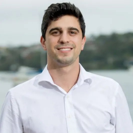 تجاوزت ثروته المليار دولار.. من هو نيك مولنار أصغر ملياردير عصامي في أستراليا؟