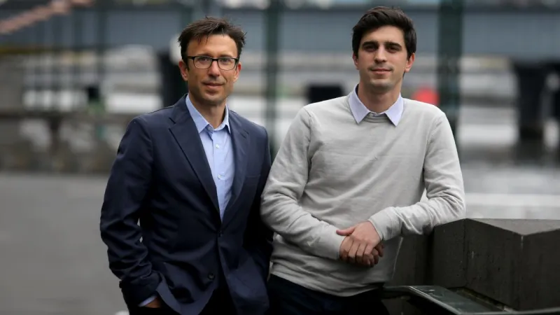 تجاوزت ثروته المليار دولار.. من هو نيك مولنار أصغر ملياردير عصامي في أستراليا؟