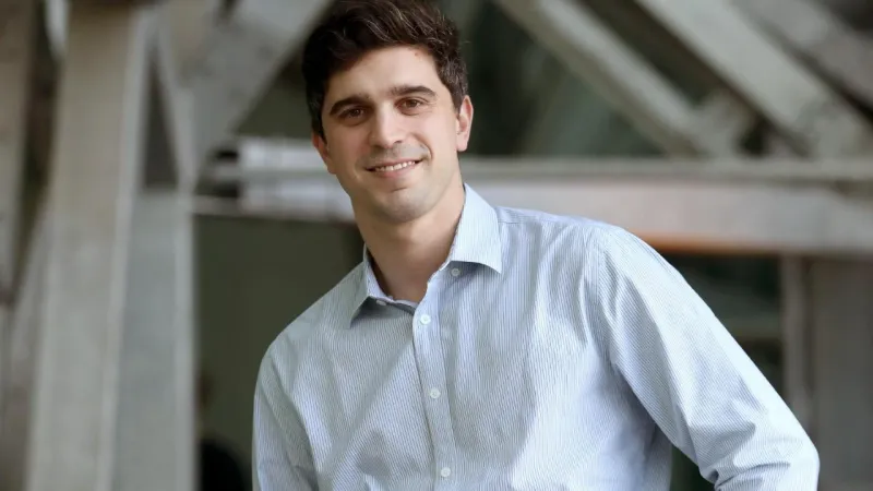 تجاوزت ثروته المليار دولار.. من هو نيك مولنار أصغر ملياردير عصامي في أستراليا؟