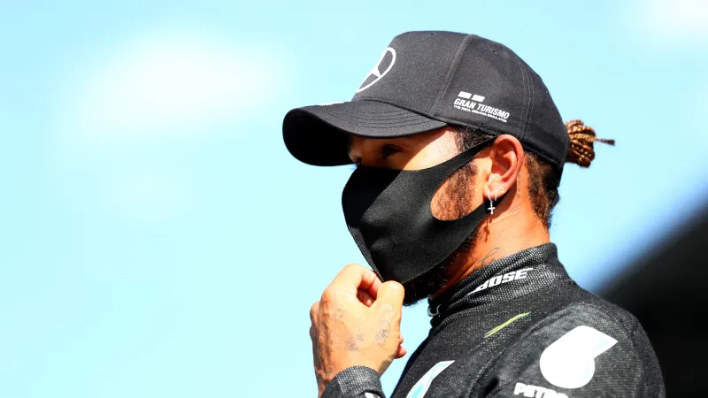 هل تعمد هاميلتون الاصطدام بسيارة منافسة في سباق النمسا؟ (فيديو)