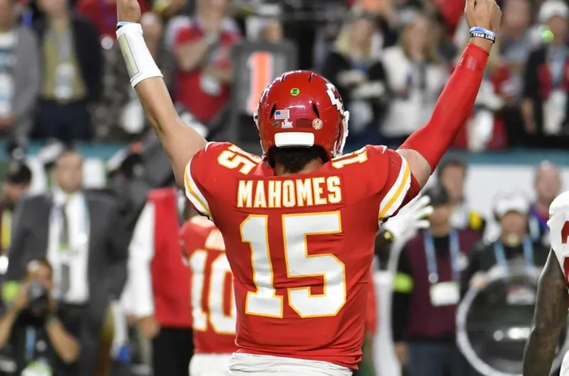  تجاوزت النصف مليار دولار .. لاعب يقتنص الصفقة الأغلى في تاريخ الرياضة (فيديو)