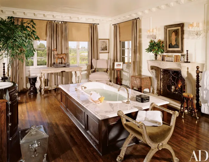 صور| بلمسات كلاسيكية من القرن الثامن عشر..جولة داخل قصر المغني ليونيل ريتشى 