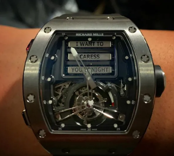 إحداها بـ 18 مليون دولار.. أغلى ساعات مشاهير العالم