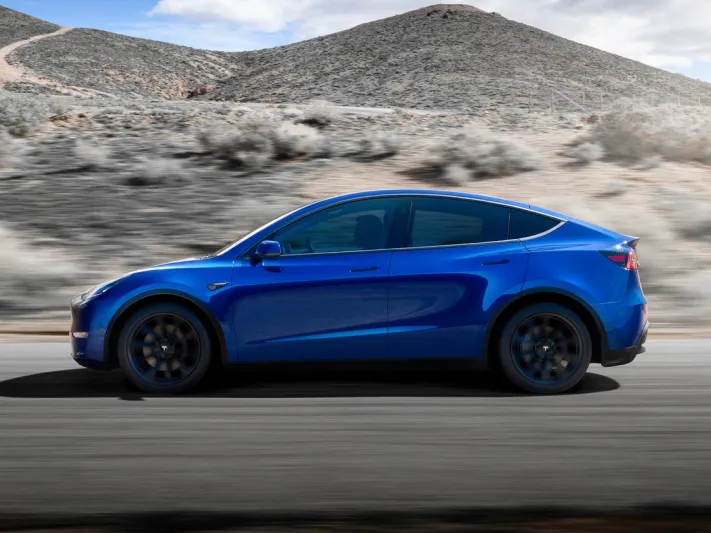  وصفته بالقرار «الصعب»..تسلا تخفض سعر هذا الطراز من سياراتها