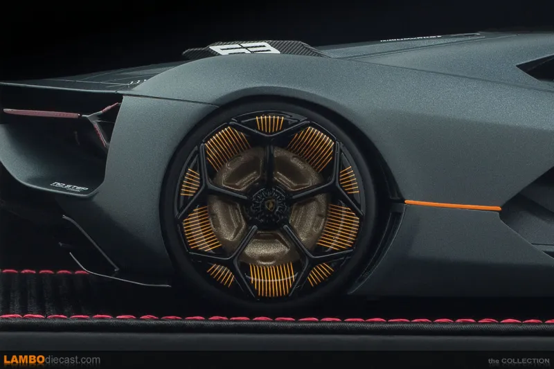 لامبورجيني الجديدة بـ 4محركات وقدرة على إصلاح الخدوش ذاتياً !(فيديو)