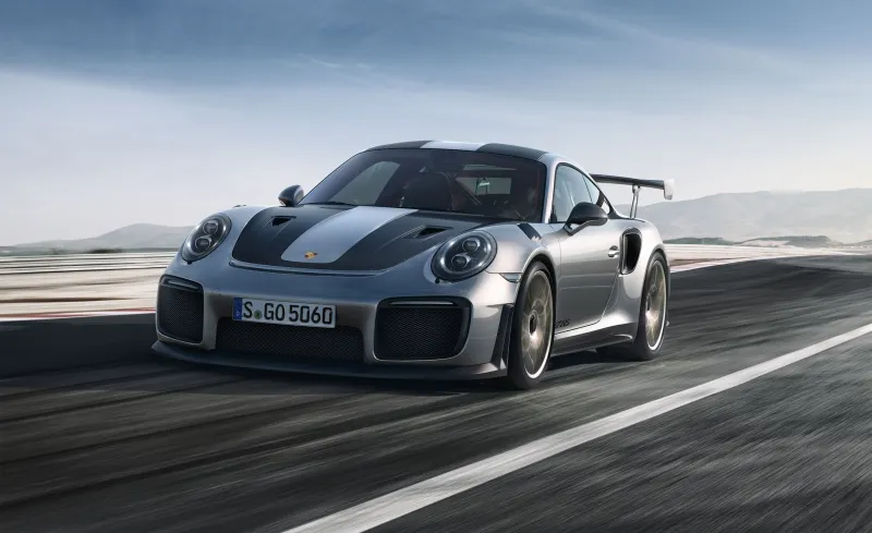  بورشه 911 GT2 RS تستعرض قوتها بمحرك 700حصان (فيديو)