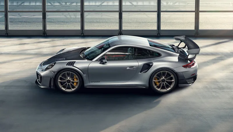  بورشه 911 GT2 RS تستعرض قوتها بمحرك 700حصان (فيديو)