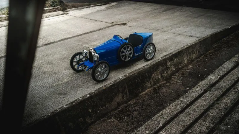 للاثرياء فقط ..بوجاتس تكشف عن سيارة أطفال ذات نسخ محدودة (فيديو)