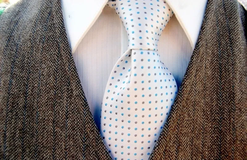 القصة غير المروية للقميص الأبيض .. من العصر الفكتوري حتى وقتنا الحالي 