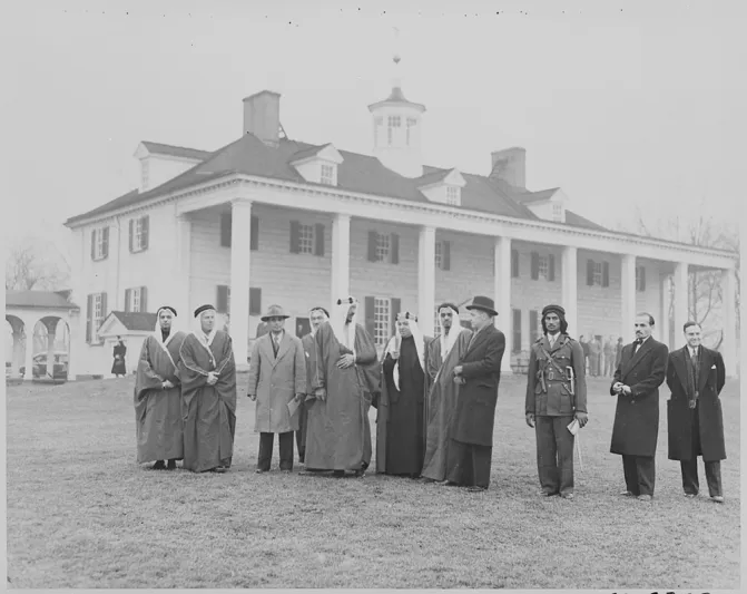 سعود بن عبد العزيز.. ثاني ملوك السعودية وأصغر دبلوماسي في التاريخ 