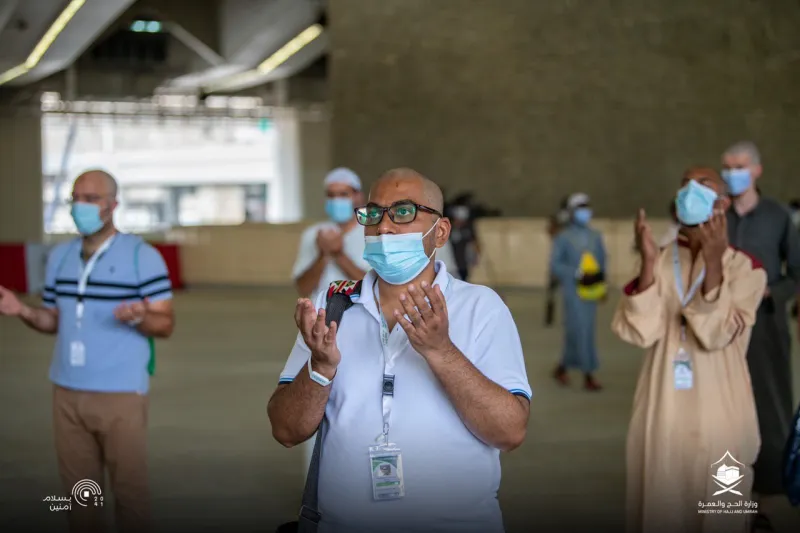 الحجاج يؤدون طواف الوداع بعد الانتهاء من رمي الجمرات