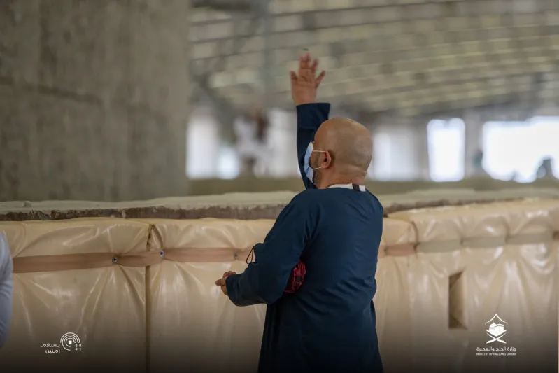 الحجاج يؤدون طواف الوداع بعد الانتهاء من رمي الجمرات