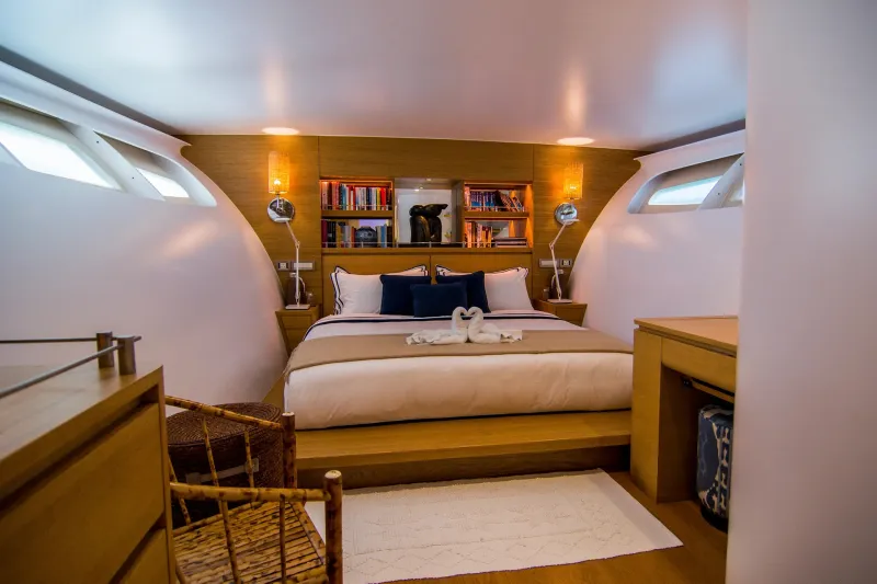 يخت أداسترا..قطعة فنية فريدة وسط المحيط بطول 43مترًا (فيديو)