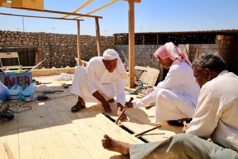 مهنة القلافة.. سواعد هندست وبنت وأطلقت مراكبها لتخوض غمار البحر