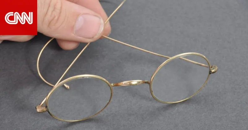 عرض نظارة غاندي للبيع في مزاد علني بسعر قياسي