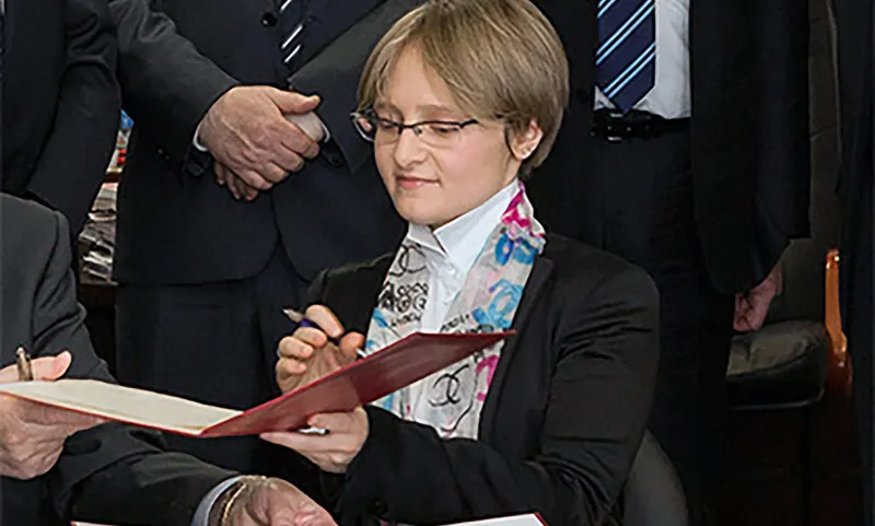  بماذا شعرت ابنة بوتين بعد تطعيمها بلقاح كورونا ؟