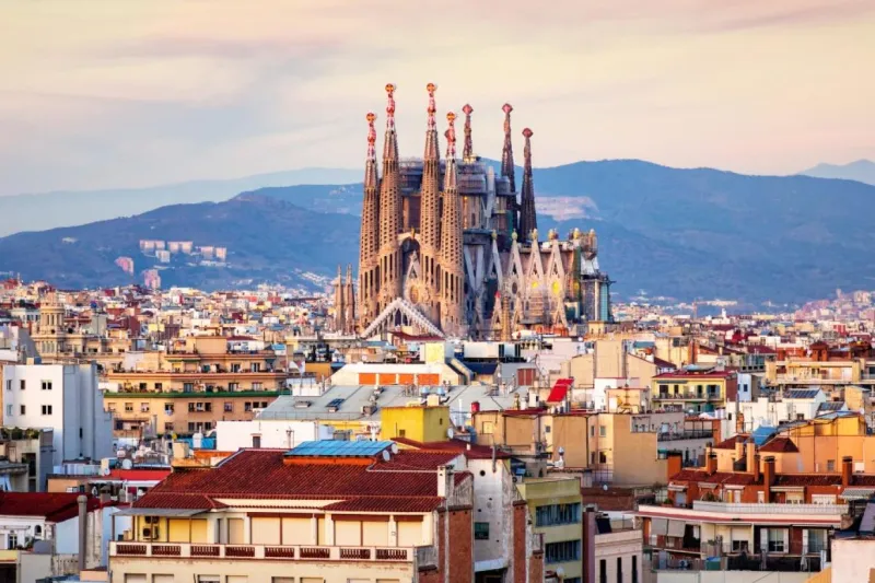 السياحة في برشلونة للشباب والعوائل 2020 .. دليلك في مدينة تنبض بالحياة