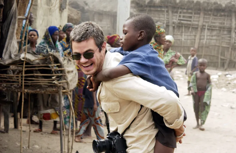 سكوت هاريسون.. من الترف والمرح إلى إنقاذ حياة ملايين الأشخاص حول العالم