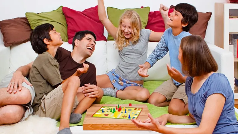 اخلق لحظاتك السعيدة بالمنزل..أفكار لنشاطات عائلية مسلية