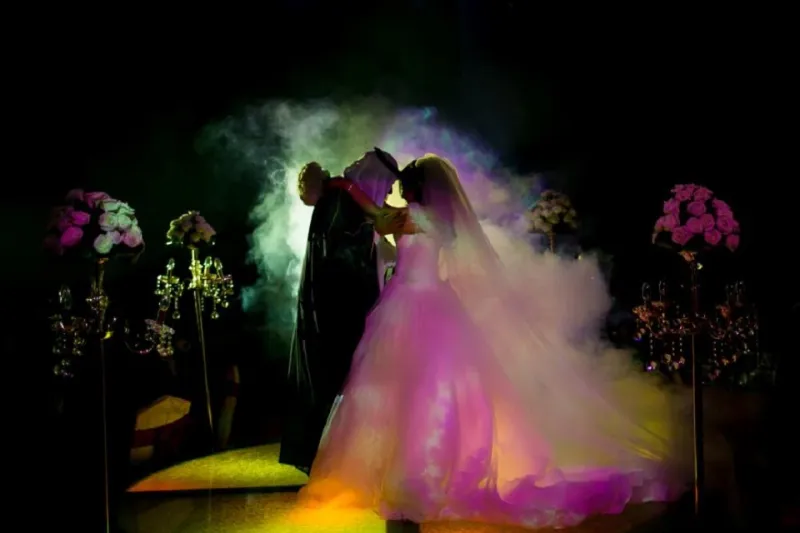 طريقة لبس البشت الرجالي للعريس.. هكذا تتألق بزينة الشباب